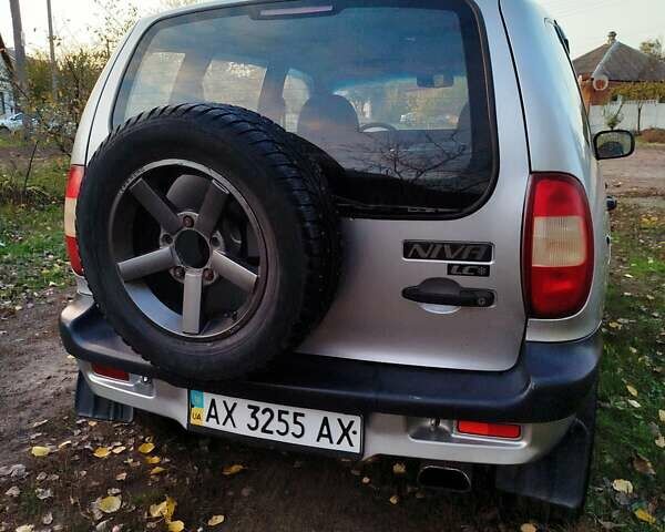 Сірий Шевроле Нива, об'ємом двигуна 1.7 л та пробігом 130 тис. км за 5500 $, фото 6 на Automoto.ua