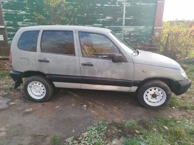 Шевроле Нива 2007 у Прилуках на Automoto.ua Сірий Шевроле Нива, об'ємом двигуна 1.7 л та пробігом 1 тис. км за 3200 $, фото 1 на Automoto.ua