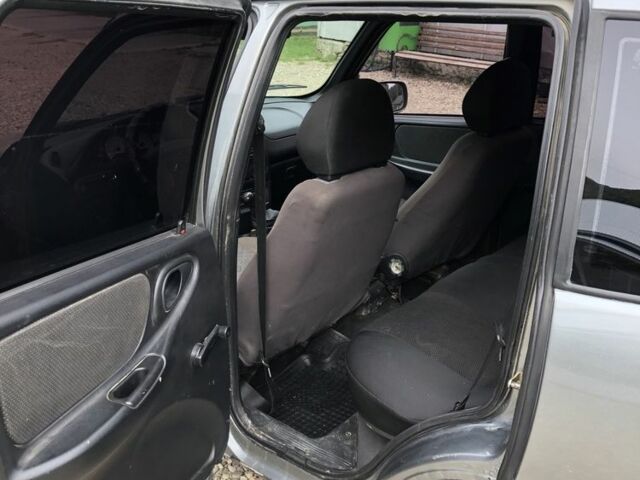 Серый Шевроле Нива, объемом двигателя 1.7 л и пробегом 250 тыс. км за 3799 $, фото 7 на Automoto.ua