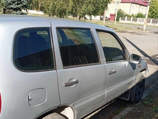 Серый Шевроле Нива, объемом двигателя 0 л и пробегом 230 тыс. км за 4500 $, фото 1 на Automoto.ua