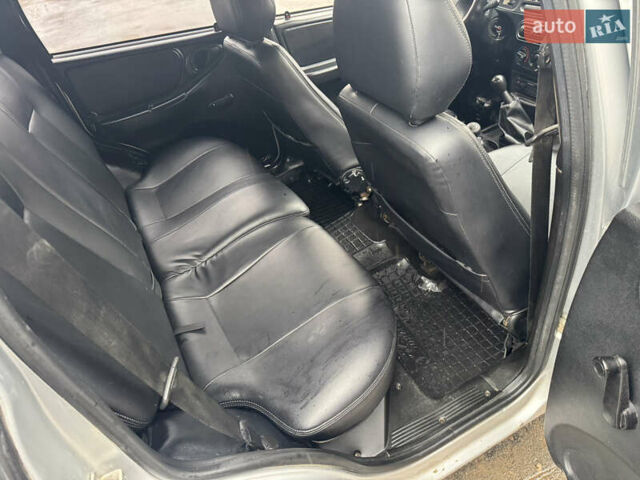 Сірий Шевроле Нива, об'ємом двигуна 1.69 л та пробігом 200 тис. км за 3200 $, фото 9 на Automoto.ua