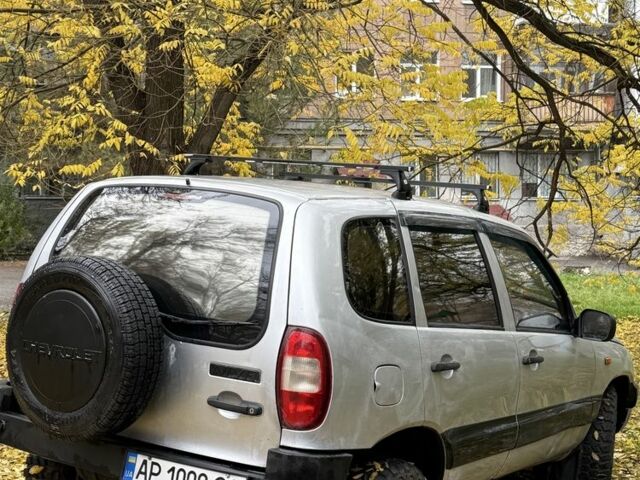 Серый Шевроле Нива, объемом двигателя 1.7 л и пробегом 160 тыс. км за 4300 $, фото 5 на Automoto.ua