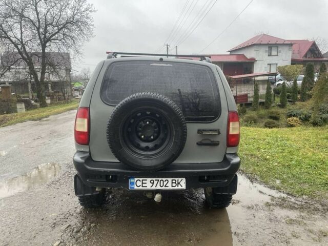 Серый Шевроле Нива, объемом двигателя 1.7 л и пробегом 120 тыс. км за 3300 $, фото 2 на Automoto.ua