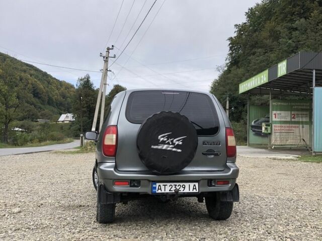 Серый Шевроле Нива, объемом двигателя 1.7 л и пробегом 250 тыс. км за 3799 $, фото 2 на Automoto.ua