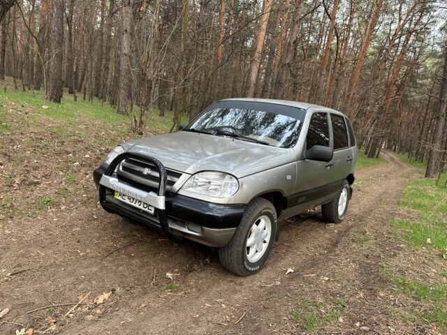 Сірий Шевроле Нива, об'ємом двигуна 0 л та пробігом 100 тис. км за 4200 $, фото 5 на Automoto.ua