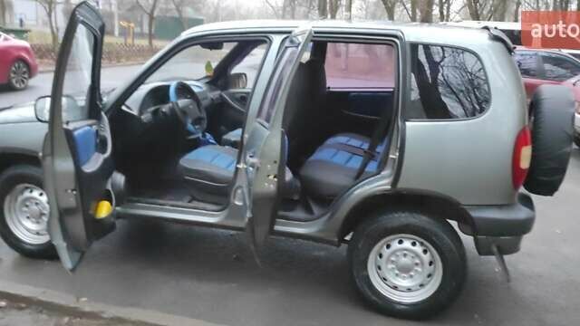 Серый Шевроле Нива, объемом двигателя 1.7 л и пробегом 83 тыс. км за 4500 $, фото 4 на Automoto.ua