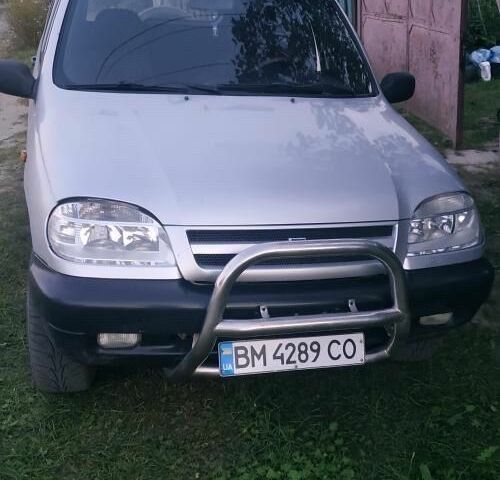 Серый Шевроле Нива, объемом двигателя 1.7 л и пробегом 180 тыс. км за 3000 $, фото 1 на Automoto.ua