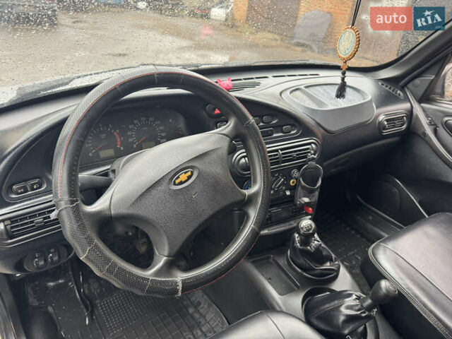 Сірий Шевроле Нива, об'ємом двигуна 1.69 л та пробігом 200 тис. км за 3200 $, фото 8 на Automoto.ua