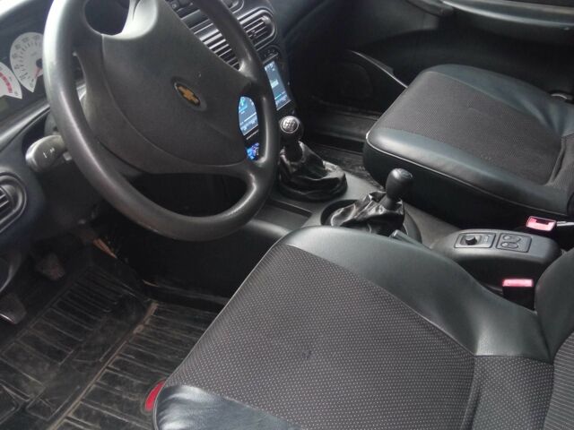 Серый Шевроле Нива, объемом двигателя 1.7 л и пробегом 188 тыс. км за 4500 $, фото 4 на Automoto.ua