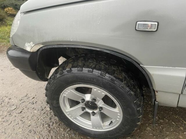 Серый Шевроле Нива, объемом двигателя 1.7 л и пробегом 120 тыс. км за 3300 $, фото 9 на Automoto.ua