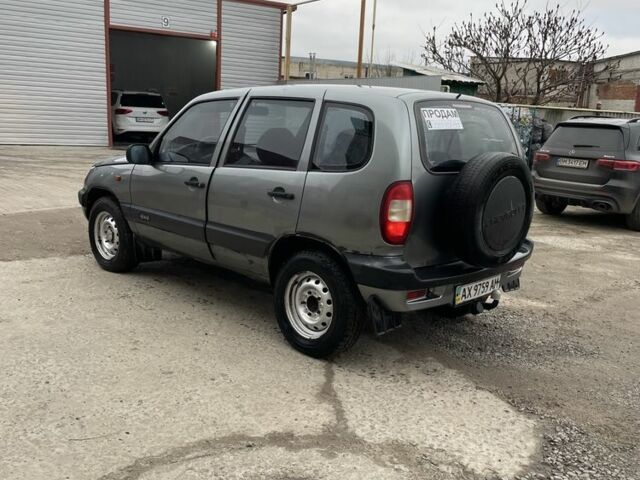 Серый Шевроле Нива, объемом двигателя 1.7 л и пробегом 111 тыс. км за 2999 $, фото 4 на Automoto.ua