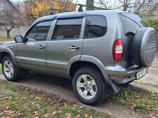 Серый Шевроле Нива, объемом двигателя 1.7 л и пробегом 97 тыс. км за 4400 $, фото 3 на Automoto.ua