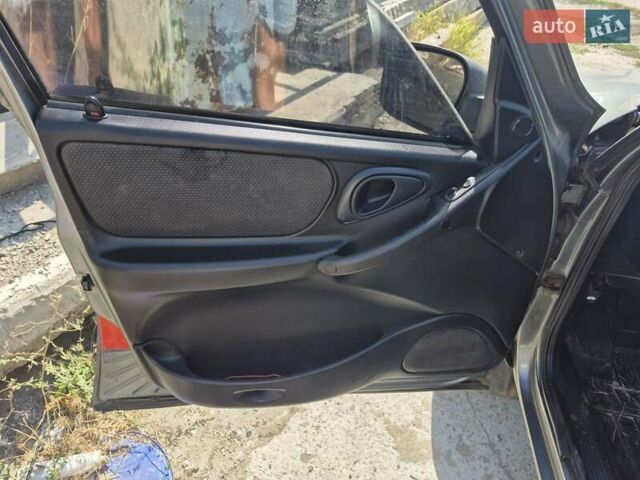 Серый Шевроле Нива, объемом двигателя 1.7 л и пробегом 125 тыс. км за 4900 $, фото 5 на Automoto.ua