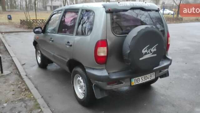 Серый Шевроле Нива, объемом двигателя 1.7 л и пробегом 83 тыс. км за 4500 $, фото 3 на Automoto.ua