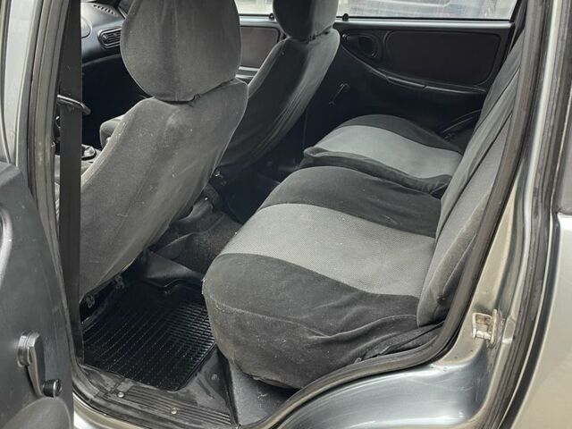 Серый Шевроле Нива, объемом двигателя 1.7 л и пробегом 111 тыс. км за 2999 $, фото 7 на Automoto.ua