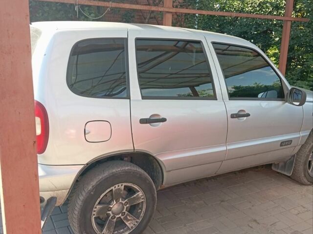 Серый Шевроле Нива, объемом двигателя 0 л и пробегом 230 тыс. км за 4500 $, фото 2 на Automoto.ua