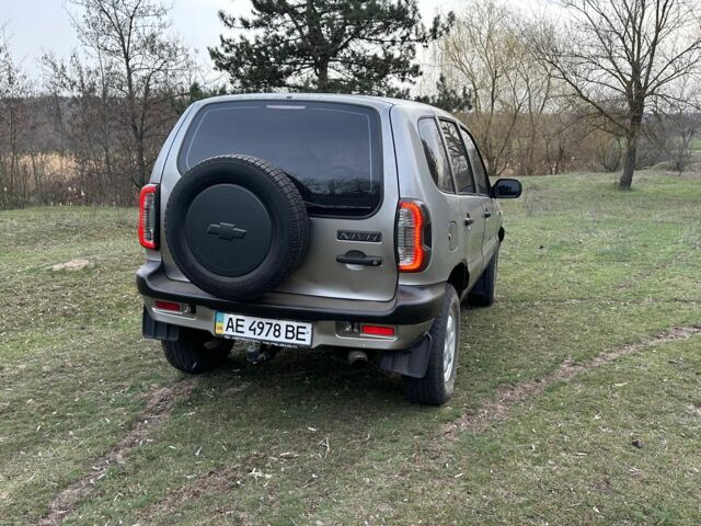 Сірий Шевроле Нива, об'ємом двигуна 0 л та пробігом 100 тис. км за 4200 $, фото 1 на Automoto.ua