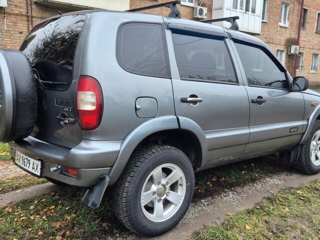 Серый Шевроле Нива, объемом двигателя 1.7 л и пробегом 97 тыс. км за 4400 $, фото 5 на Automoto.ua