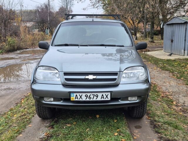 Серый Шевроле Нива, объемом двигателя 1.7 л и пробегом 97 тыс. км за 4400 $, фото 8 на Automoto.ua