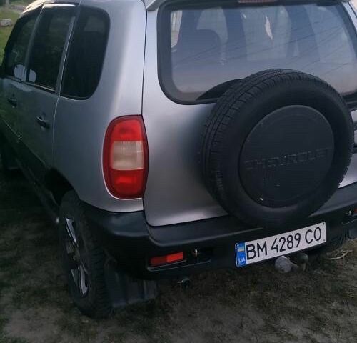 Серый Шевроле Нива, объемом двигателя 1.7 л и пробегом 180 тыс. км за 3000 $, фото 2 на Automoto.ua