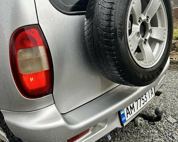Серый Шевроле Нива, объемом двигателя 1.69 л и пробегом 277 тыс. км за 5200 $, фото 3 на Automoto.ua