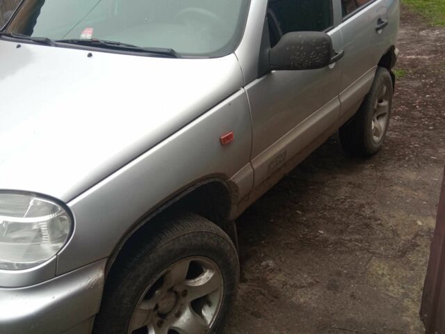 Серый Шевроле Нива, объемом двигателя 1.7 л и пробегом 188 тыс. км за 4500 $, фото 2 на Automoto.ua