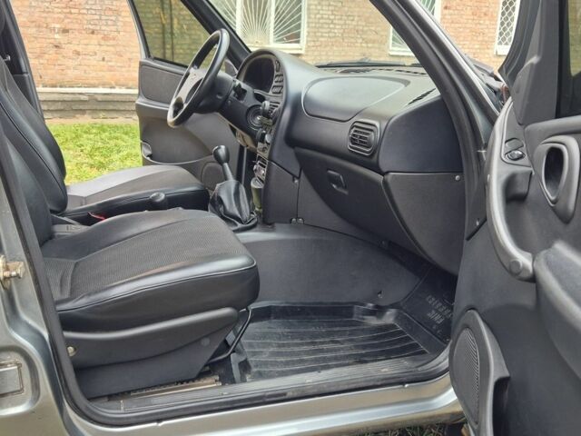 Серый Шевроле Нива, объемом двигателя 1.7 л и пробегом 97 тыс. км за 4400 $, фото 16 на Automoto.ua