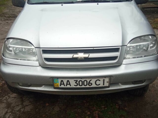 Серый Шевроле Нива, объемом двигателя 1.7 л и пробегом 188 тыс. км за 4500 $, фото 1 на Automoto.ua