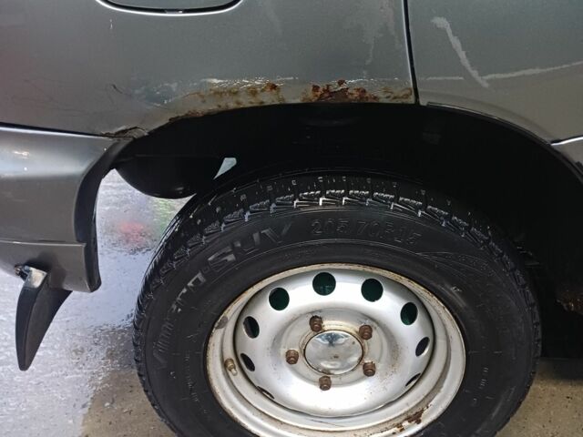 Сірий Шевроле Нива, об'ємом двигуна 1.7 л та пробігом 213 тис. км за 3500 $, фото 6 на Automoto.ua