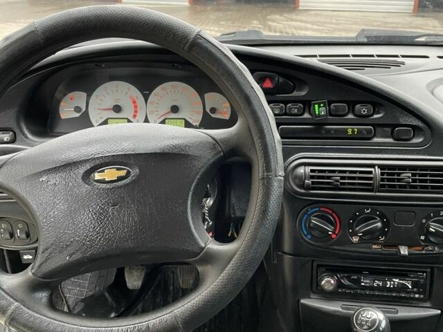 Серый Шевроле Нива, объемом двигателя 1.7 л и пробегом 111 тыс. км за 2999 $, фото 8 на Automoto.ua