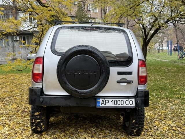 Серый Шевроле Нива, объемом двигателя 1.7 л и пробегом 160 тыс. км за 4300 $, фото 6 на Automoto.ua