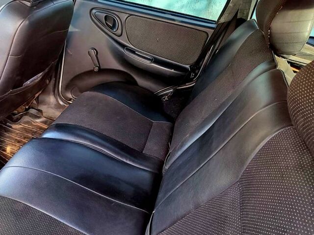 Серый Шевроле Нива, объемом двигателя 1.7 л и пробегом 300 тыс. км за 4500 $, фото 7 на Automoto.ua