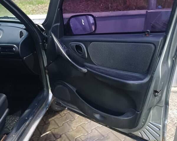 Серый Шевроле Нива, объемом двигателя 1.7 л и пробегом 213 тыс. км за 3500 $, фото 11 на Automoto.ua