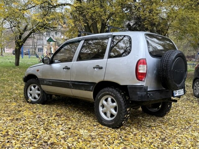 Серый Шевроле Нива, объемом двигателя 1.7 л и пробегом 160 тыс. км за 4300 $, фото 7 на Automoto.ua
