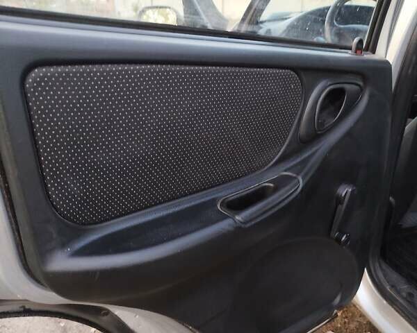 Сірий Шевроле Нива, об'ємом двигуна 1.7 л та пробігом 130 тис. км за 5500 $, фото 14 на Automoto.ua