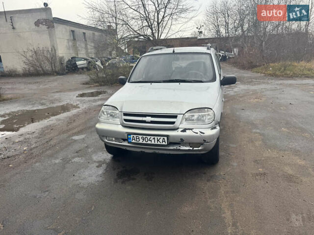 Сірий Шевроле Нива, об'ємом двигуна 1.69 л та пробігом 200 тис. км за 3200 $, фото 2 на Automoto.ua