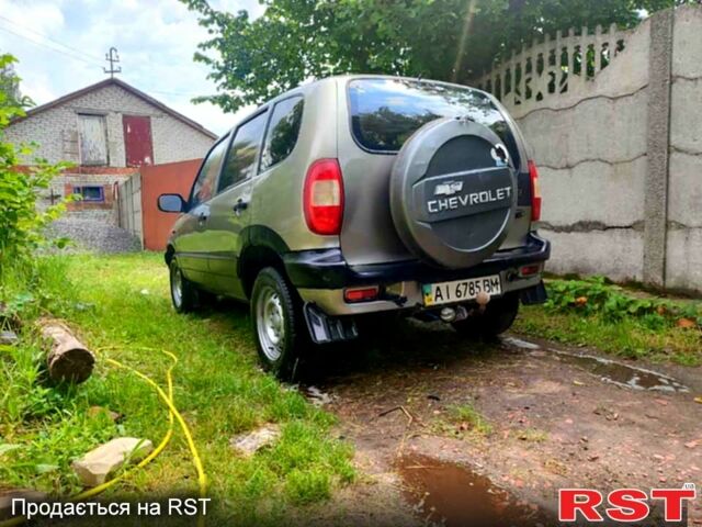 Серый Шевроле Нива, объемом двигателя 1.7 л и пробегом 117 тыс. км за 4000 $, фото 5 на Automoto.ua