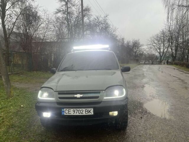 Серый Шевроле Нива, объемом двигателя 1.7 л и пробегом 120 тыс. км за 3300 $, фото 10 на Automoto.ua