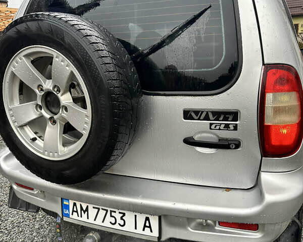 Серый Шевроле Нива, объемом двигателя 1.69 л и пробегом 277 тыс. км за 5200 $, фото 4 на Automoto.ua