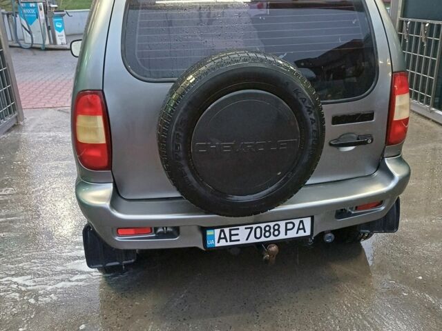 Сірий Шевроле Нива, об'ємом двигуна 1.7 л та пробігом 213 тис. км за 3500 $, фото 2 на Automoto.ua