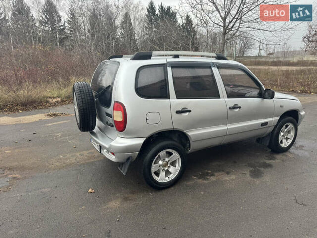 Сірий Шевроле Нива, об'ємом двигуна 1.69 л та пробігом 200 тис. км за 3200 $, фото 5 на Automoto.ua