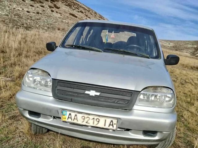 Сірий Шевроле Нива, об'ємом двигуна 1.7 л та пробігом 270 тис. км за 1900 $, фото 2 на Automoto.ua