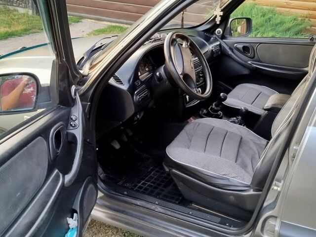 Сірий Шевроле Нива, об'ємом двигуна 0 л та пробігом 160 тис. км за 4100 $, фото 10 на Automoto.ua