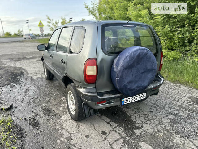 Серый Шевроле Нива, объемом двигателя 1.69 л и пробегом 195 тыс. км за 2400 $, фото 8 на Automoto.ua