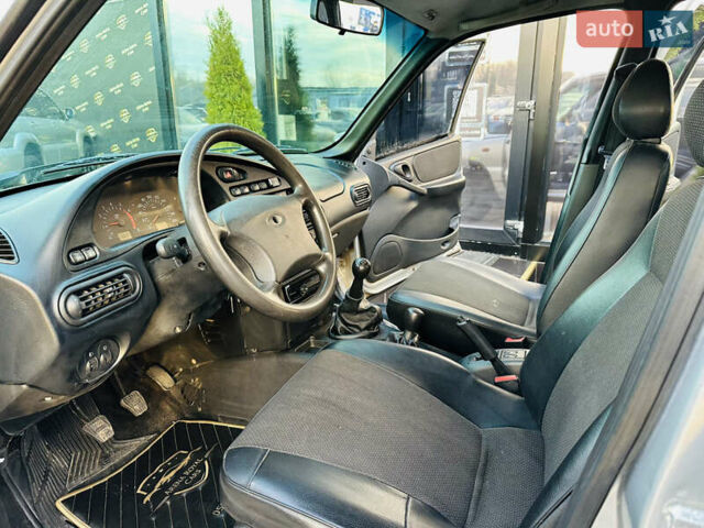 Сірий Шевроле Нива, об'ємом двигуна 1.7 л та пробігом 410 тис. км за 3850 $, фото 11 на Automoto.ua