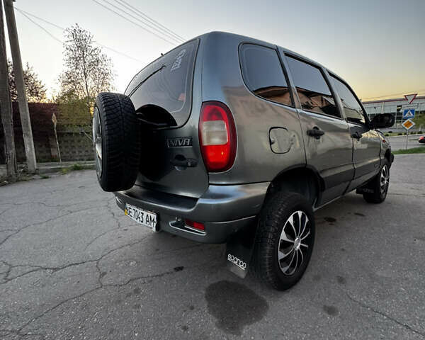 Сірий Шевроле Нива, об'ємом двигуна 1.7 л та пробігом 137 тис. км за 2700 $, фото 5 на Automoto.ua