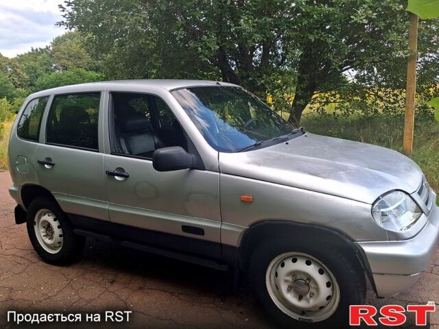 Сірий Шевроле Нива, об'ємом двигуна 1.7 л та пробігом 350 тис. км за 3300 $, фото 11 на Automoto.ua