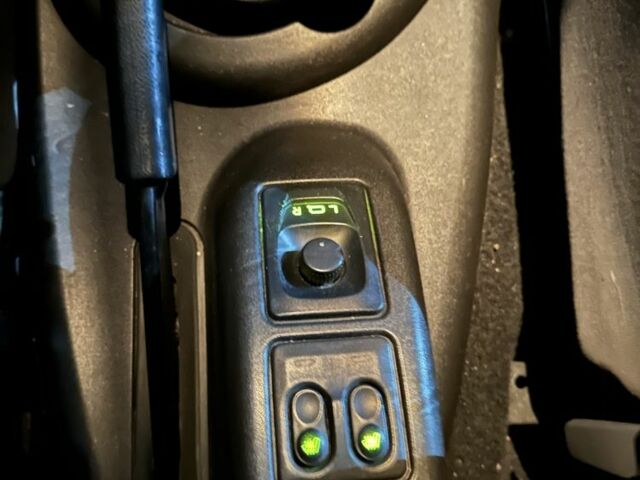 Сірий Шевроле Нива, об'ємом двигуна 1.7 л та пробігом 200 тис. км за 4600 $, фото 9 на Automoto.ua