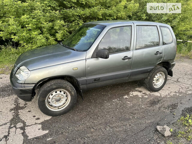 Серый Шевроле Нива, объемом двигателя 1.69 л и пробегом 195 тыс. км за 2400 $, фото 4 на Automoto.ua