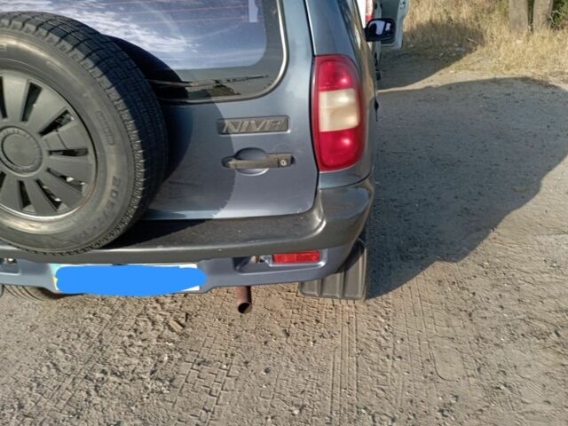 Серый Шевроле Нива, объемом двигателя 0 л и пробегом 210 тыс. км за 3500 $, фото 8 на Automoto.ua